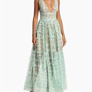 Bronx & Banco stunning green dress. Size US 6 tailored on shoulders and waist.